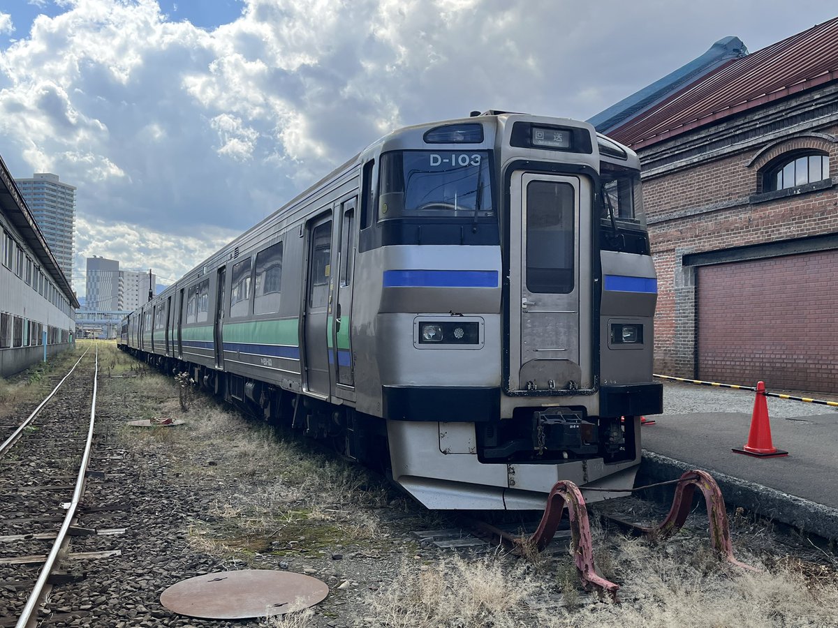 koki8714f's tweet photo. #キハ40系 #キハ201系 #HD300形 #苗穂工場 #苗穂工場一般公開 #C62 2026.9.12 苗穂工場一般公開
お絵描き列車が中止になった代わりにキハ201とスハシ44とサハ789が連結されて展示されていました。 https://t.co/GyJHctpfTi