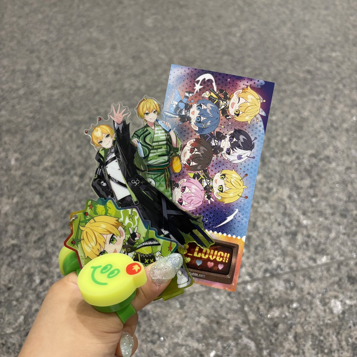 maho___0106's tweet photo. グッズも買えたから開場待ち！
 #アンプ侵略ツアー https://t.co/L6OVUmJaZ8