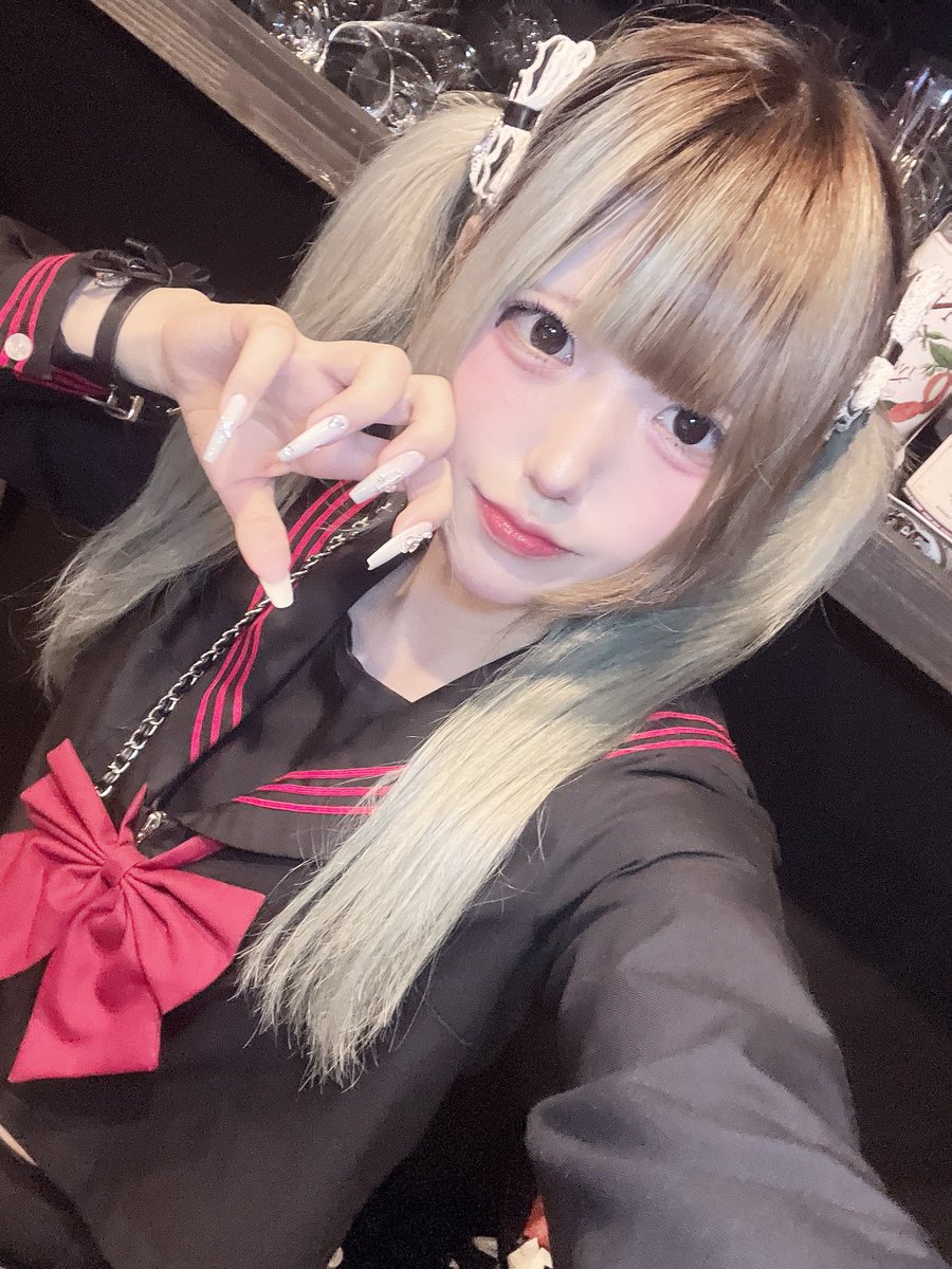 _Guranginyoru_'s tweet photo. 9月13日(日)
🦊ご来場お待ちしております🦊

15-18 零 ( @guran_rei )  
18-23 閏 ( @guran_uruu )  
18-L ありす ( @guran_arisu )  
15-L みやせ ( @guran_miya )  
15-19 ろあ ( @guran_roa )  
18-L ねるねル（@guran_neru2 ） https://t.co/Fm9yRNcbb4