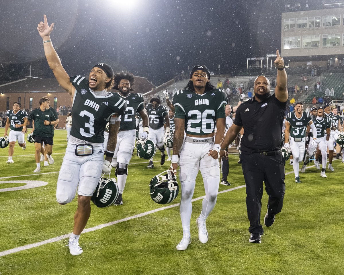 ohiou's tweet photo. 14-straight wins on The Frank 💪

@OhioFootball extended the nation's second-longest home winning streak with a 29-27 thrilling victory over Jax State in 4OT! 🏈

#OUohyeah https://t.co/rqPmmqWQqQ