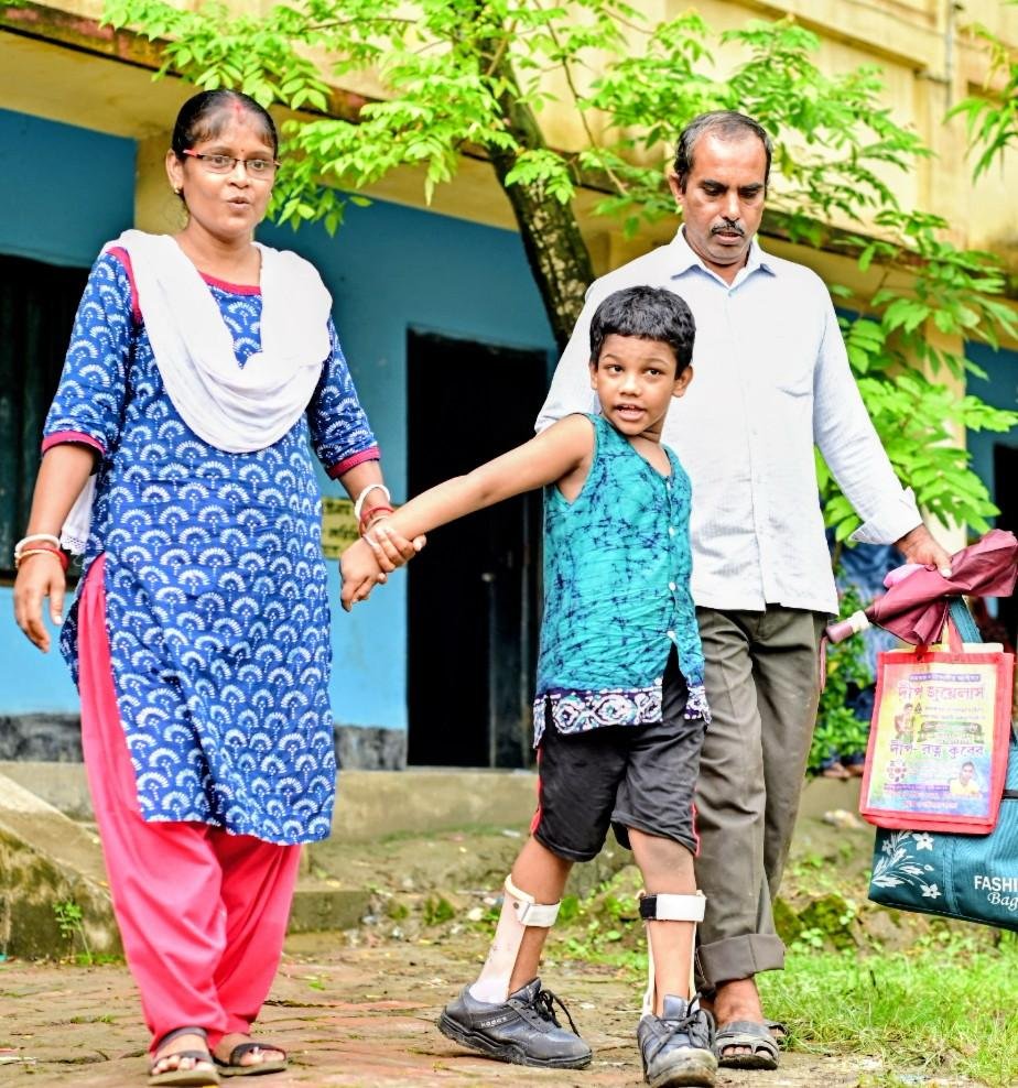 DistrictPgs's tweet photo. A journey towards inclusive society. 
S24PGS district administration organised a free-of-cost distribution programme of assistive aids, appliances at Falta Block by aiming enhance mobility, independence, dignity, enabling persons with disabilities. 
@DMS24Parganas https://t.co/xhXpR2gOk2