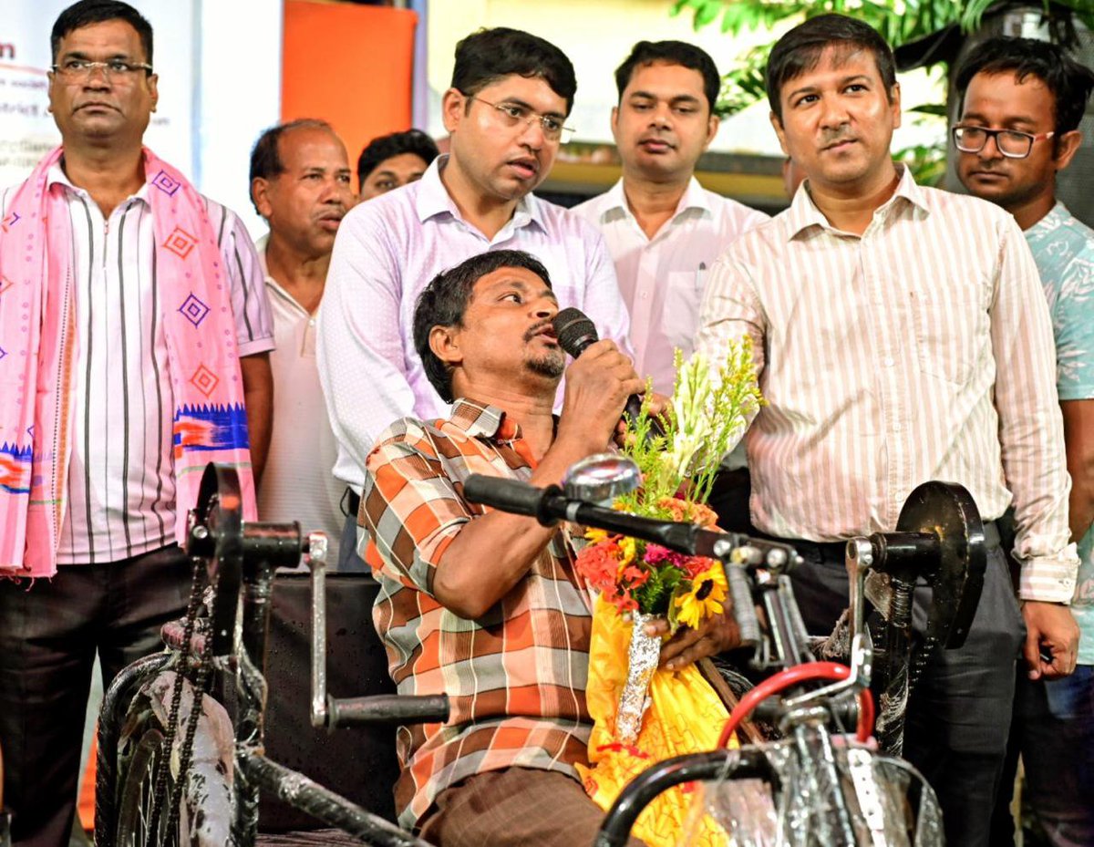 DistrictPgs's tweet photo. A journey towards inclusive society. 
S24PGS district administration organised a free-of-cost distribution programme of assistive aids, appliances at Falta Block by aiming enhance mobility, independence, dignity, enabling persons with disabilities. 
@DMS24Parganas https://t.co/xhXpR2gOk2