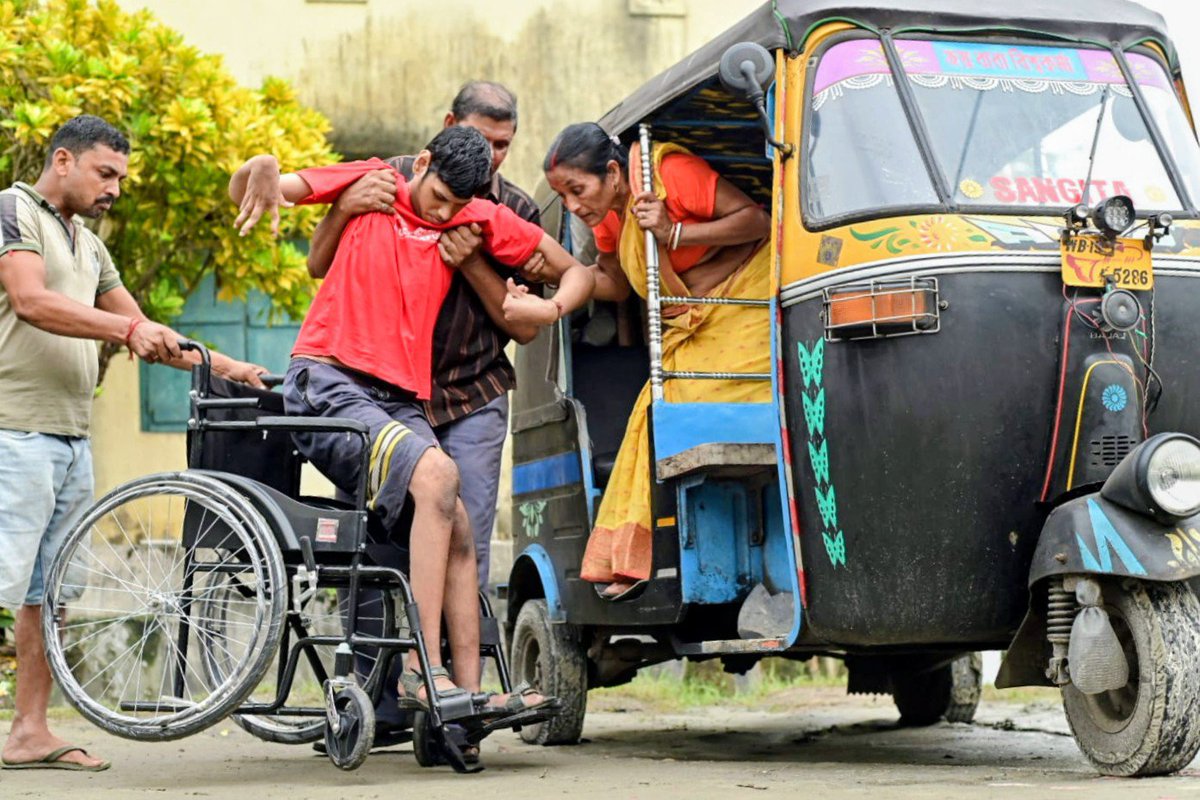 DistrictPgs's tweet photo. A journey towards inclusive society. 
S24PGS district administration organised a free-of-cost distribution programme of assistive aids, appliances at Falta Block by aiming enhance mobility, independence, dignity, enabling persons with disabilities. 
@DMS24Parganas https://t.co/xhXpR2gOk2