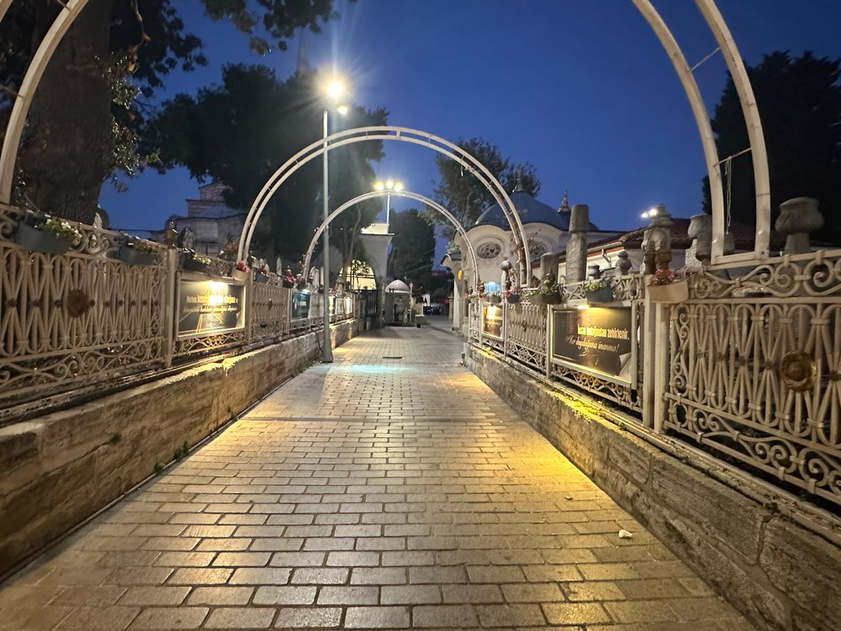 MucahitYentur's tweet photo. Geceye yenilmeyen her insana ödül olarak bir sabah bir gündüz ve bir güneş vardır.

Başlıyoruz!

#maarifinkalbindeistanbul https://t.co/FDJew3X8Ay