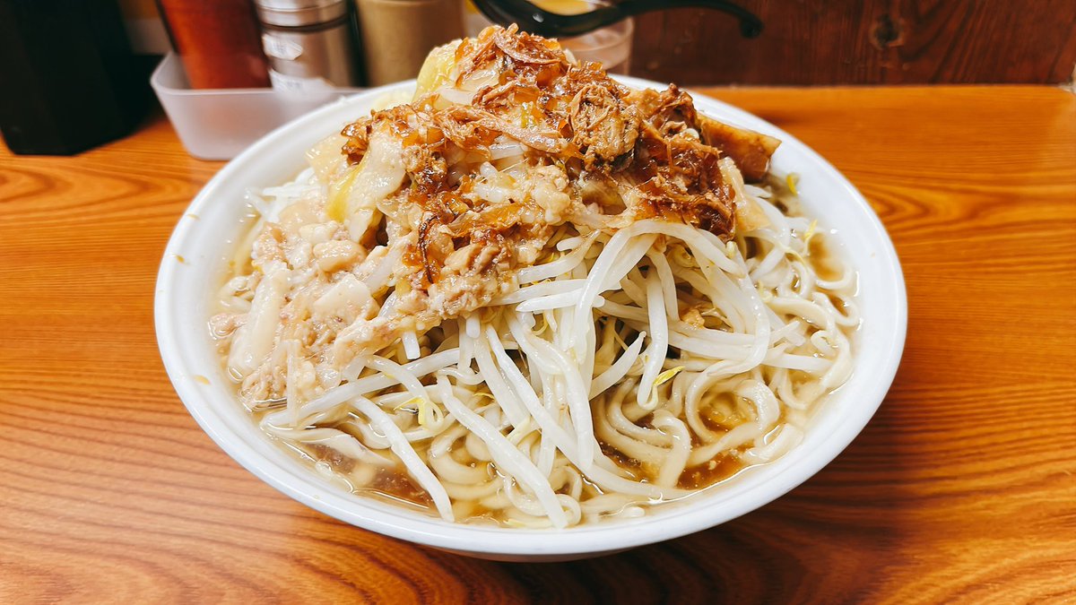 blast_scape's tweet photo. (昨夜)
ラーメン二郎　亀戸店 大NAT

夜まで飯食ってなくてすきっぱらにカチコミ。
唐突なカロリーラッシュ、背徳的美味さとの引き換えに身体から噴き出る悲鳴を聞かなかったことにしながら吸引。

ごっそさん🙏 https://t.co/cUacpoADdt