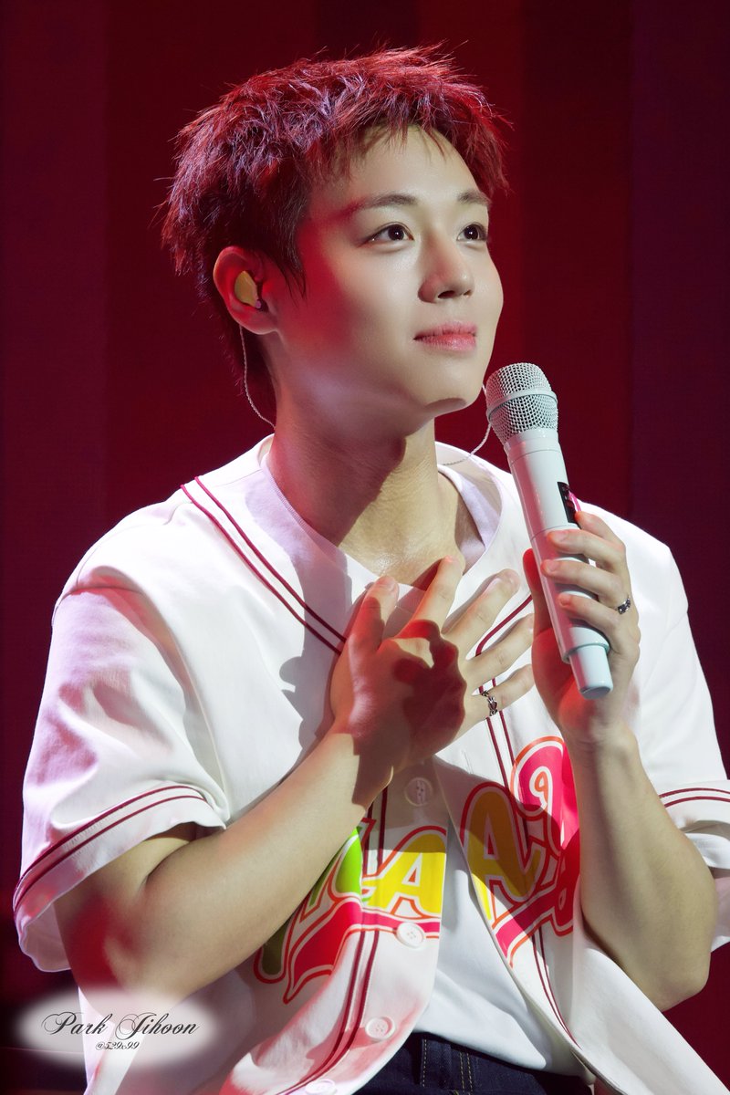 529x99's tweet photo. 260912 RE:FLECT ENCORE in SEOUL 서울 앙콘

𐔌՞⁔⸝⸝ɞ̴̶̷  ̫ ᴗ̤⸝⸝⁔՞𐦯ᯤ❤️⚾️

#박지훈 #PARKJIHOON https://t.co/qwntJFxUZb