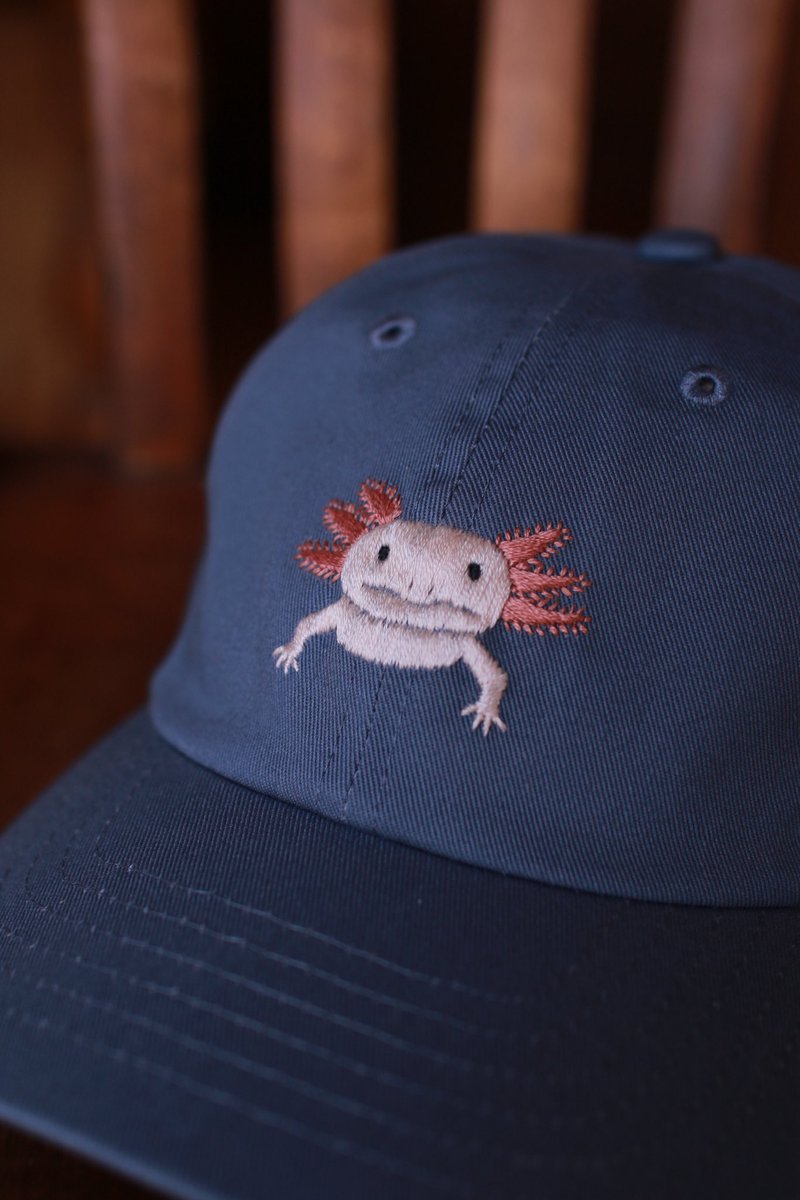 hagireiro's tweet photo. ウーパールーパー刺繍キャップ

9/26（土）りんくうトワイライトに持っていきます！

りんくうトワイライト
@rinkutwilight 
9/26土曜
11:00〜19:00
りんくうビーチにて開催
KUSUは32番にてお待ちしておりますよ😘
（イベントは9/26・27の2日間開催ですが、KUSUは26のみです。） https://t.co/dpglTKTYUM