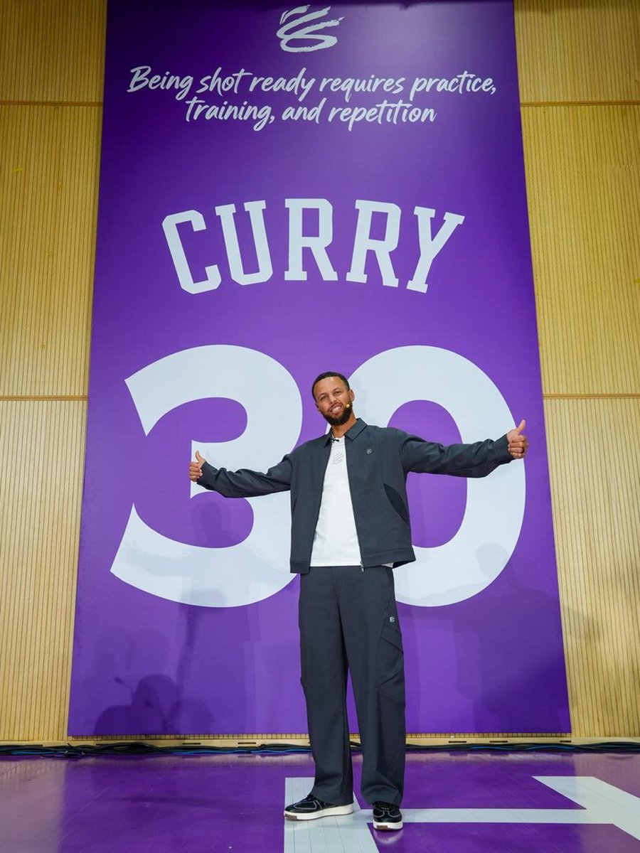StephenCurry30's tweet photo. First China trip with Curry Brand and Li-Ning. Let's get it 🙏🏾 https://t.co/kkDs9nsE1v