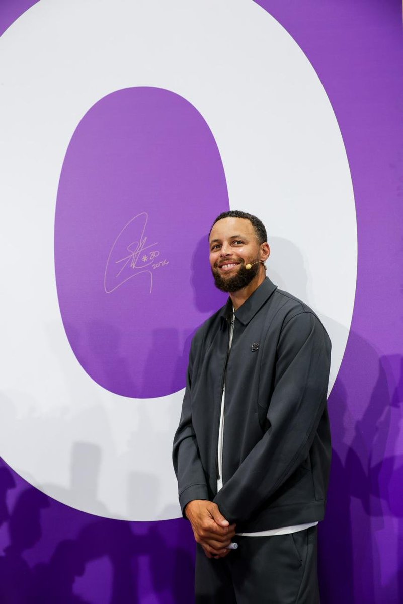 StephenCurry30's tweet photo. First China trip with Curry Brand and Li-Ning. Let's get it 🙏🏾 https://t.co/kkDs9nsE1v