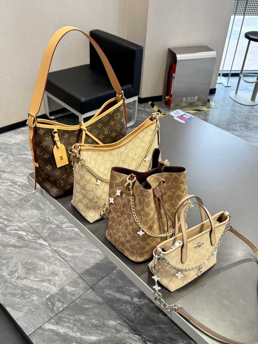 Rkiajed's tweet photo. Today’s happiness is choosing a bag https://t.co/b9Nt109qIP