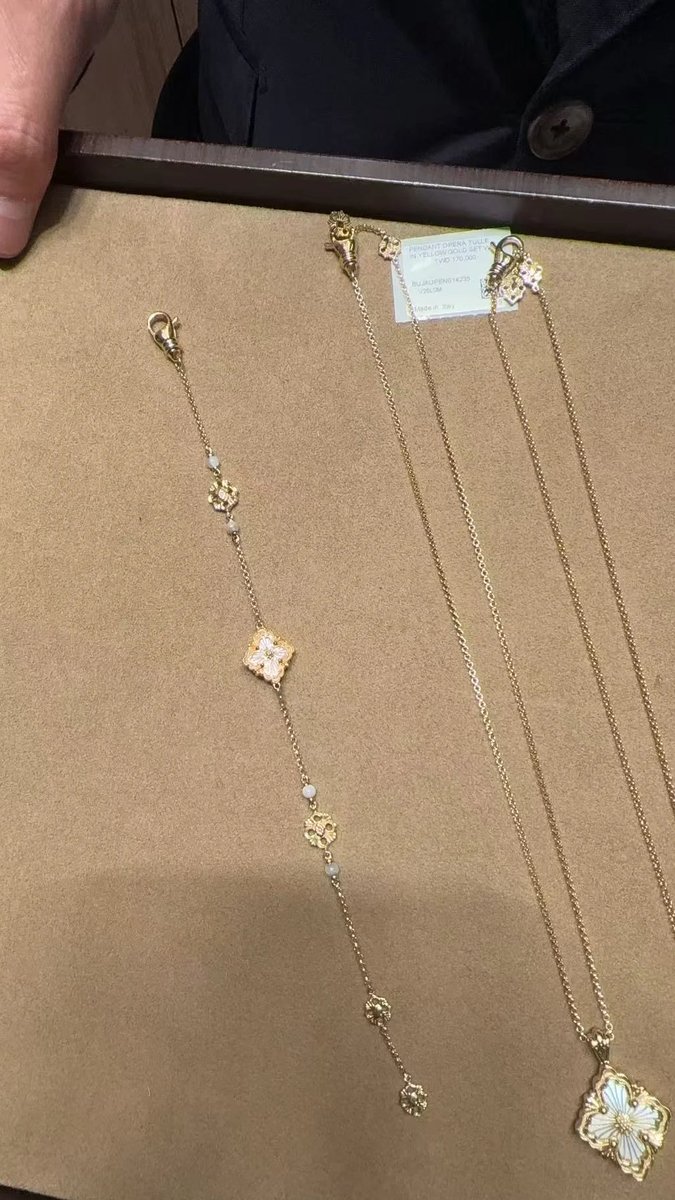 viksah2's tweet photo. Walking in Taipei, walking in Buccellati. The goods in this store are quite good. https://t.co/9icxGew4v1