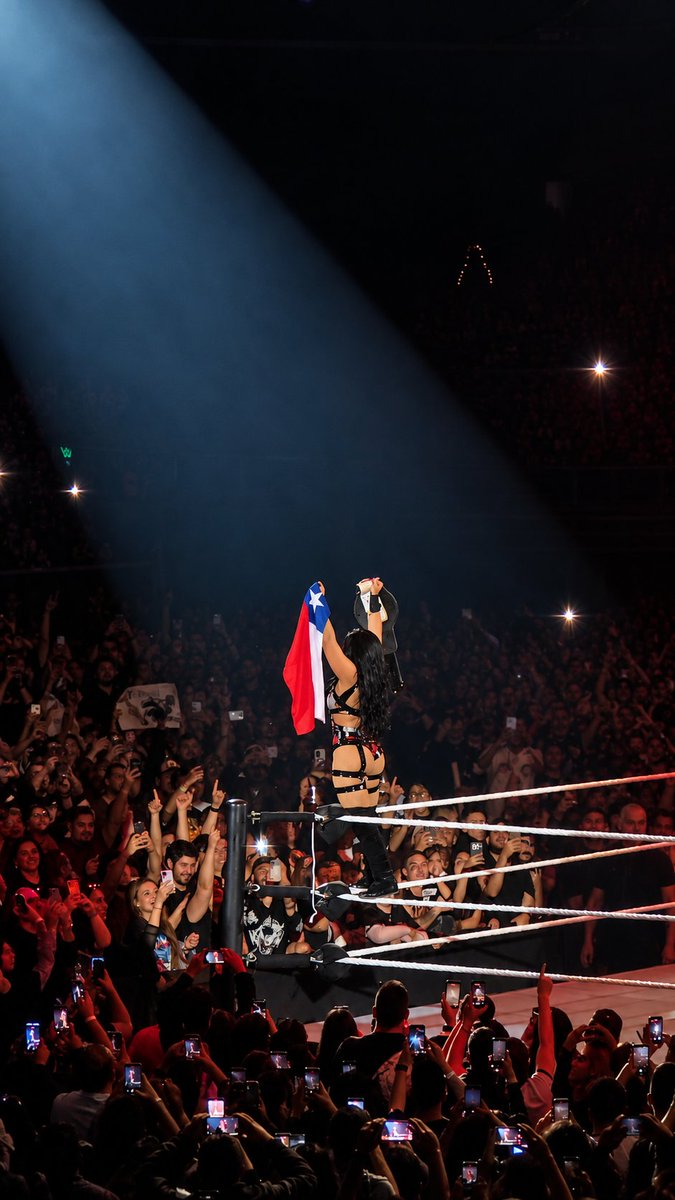 FNLillo's tweet photo. Stephanie Vaquer es la nueva Campeona Mundial Femenil de la WWE en el Live Event en Santiago de Chile. Gracias @WWE @wweespanol @Steph_Vaquer @YaOnlyLivvOnce @BeckyLynchWWE por darnos un momento que los chilenos jamás olvidaremos 🇨🇱 https://t.co/7uzC5V5jhD