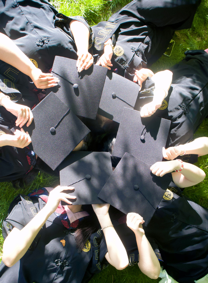 anikn910213's tweet photo. That diploma in hand, these memories in my heart—graduation hits different. （中文意思：文凭在手，回忆在心，毕业真是不一样的感觉。） https://t.co/04AxoNqUXS