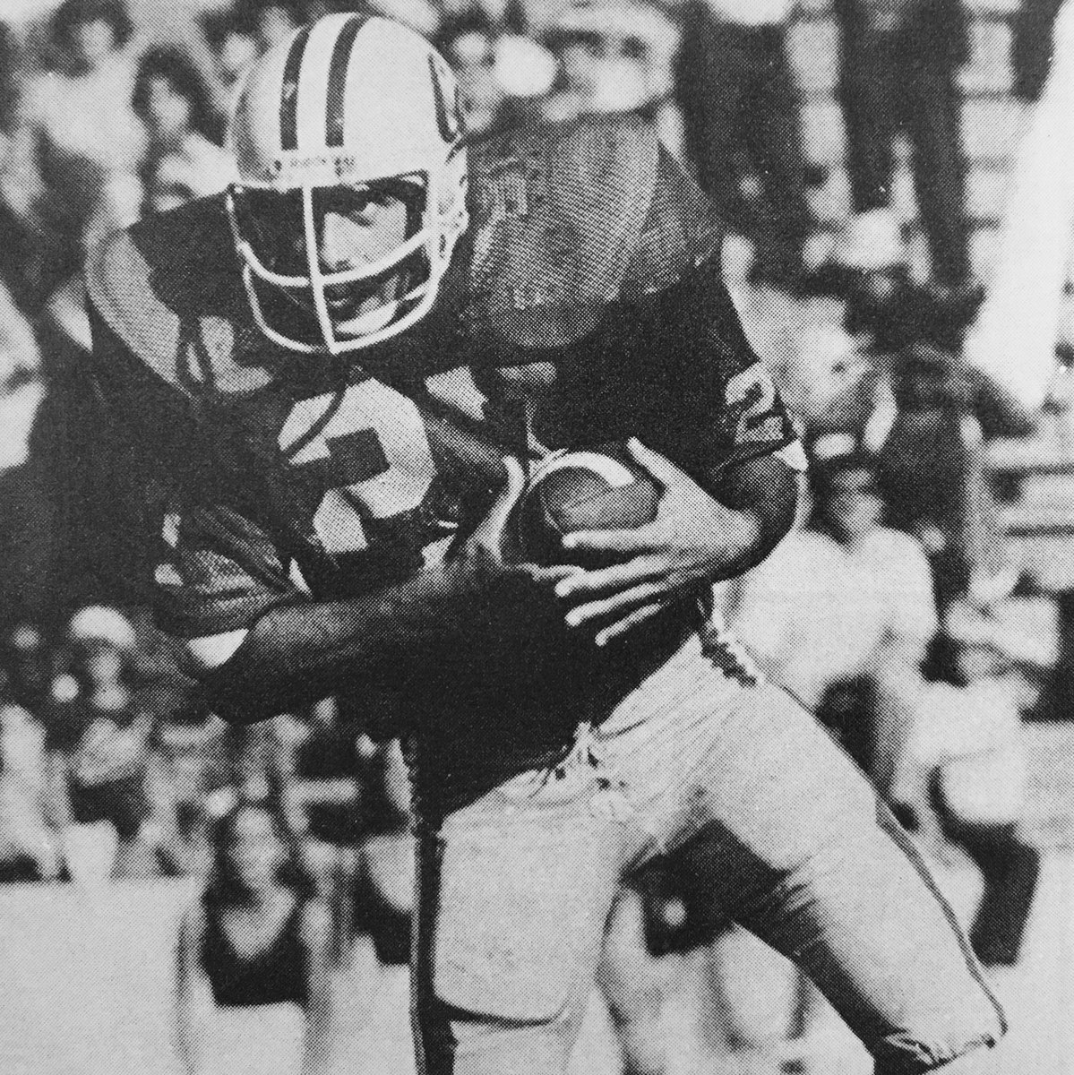 calgridiron's tweet photo. In addition to Kingston Lopa, these former Golden Bears had three or more INTs in a single game:

Jaylin Hawkins - 2018, TCU (3)
David Ortega - 1987, Oregon (3)
Ron Coccimiglio - 1980, Oregon (3)
Herm Edwards - 1974, WSU (4) https://t.co/OYoMDwdIRl