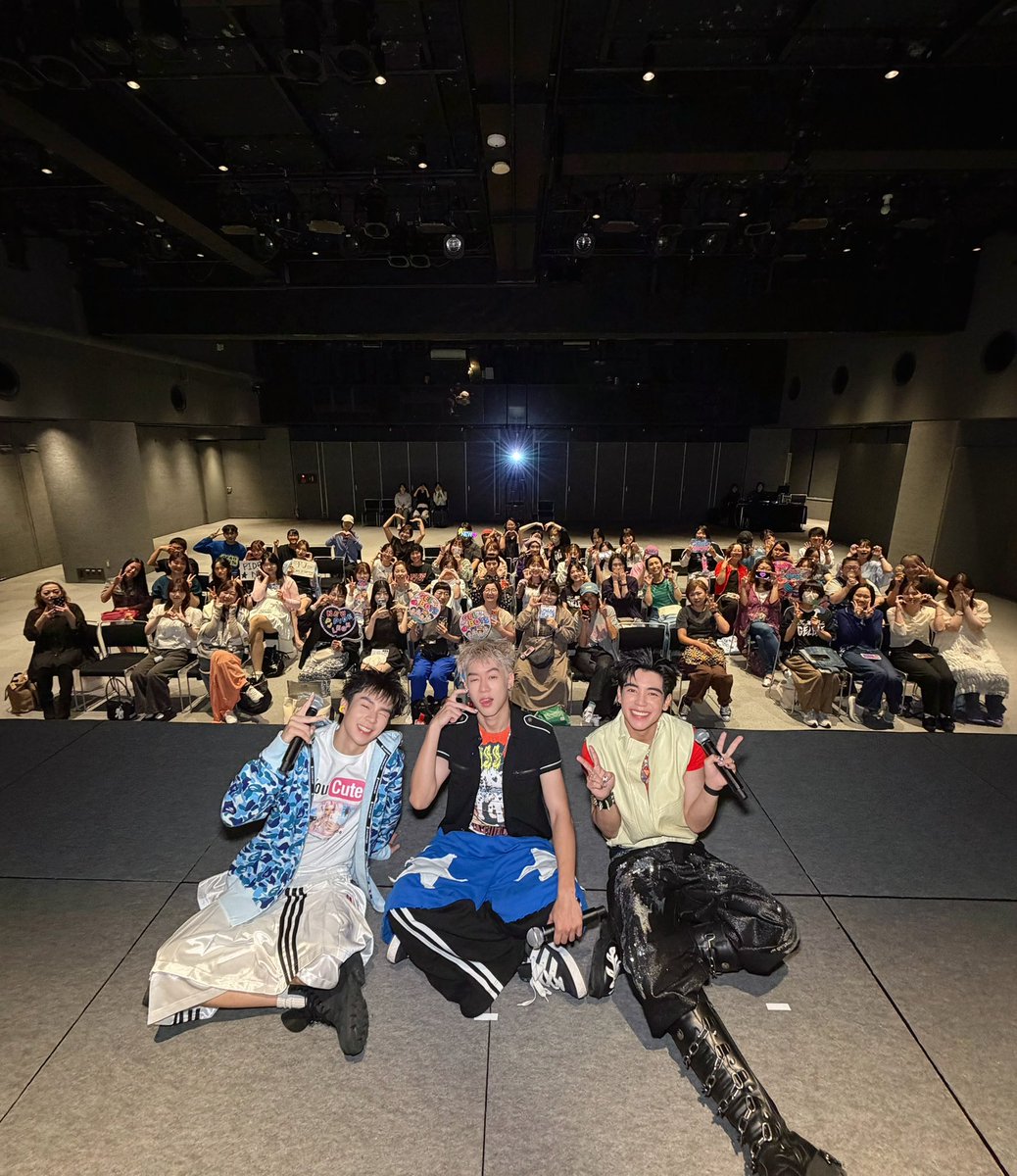 lookepeep's tweet photo. THANK YOU TOKYO !
ขอบคุณทุกคนมากๆเลยค้าบที่มาดู #GELBOYSสถา���ะกั๊กใจ EP.1 กับเจลบอย บรรยากาศอบอุ่นมากๆ ไว้เจอกันใหม่นะครับ
💥👀✨⭐️🎀🦋🌠⛓️🫀❄️🌼🐝🚄🍧

ありがとう!

GELBOYS IN TOKYO 2026
#GELBOYS_WatchPartyInTokyo
#GELBOYS_THAIONFEST2026
#THAIONFES
#PIDEmonthapoom #NEWCHAYAPAK #PJmahidol
#GELBOYS
#LOOKE