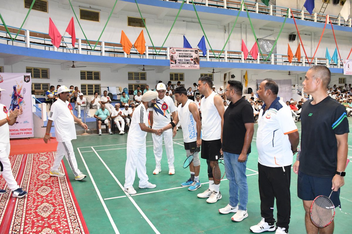 BSF_SOUTHBENGAL's tweet photo. 🏸🏓 The 16th Inter-Frontier Badminton & Table Tennis Tournament of BSF concluded at SHQ BSF Malda with enthusiastic participation from formations across the Force.

The closing ceremony was graced by Sh. Daljeet Singh, IPS, IG, BSF, South Bengal Frontier, as Chief Guest and Sh. Rajanvir Singh Kapur, IAS, DM, Malda. Trophies were presented to the winners & runners-up, celebrating sporting excellence, camaraderie and a spirit of healthy competition.

#BSF #Sports #Badminton #TableTennis