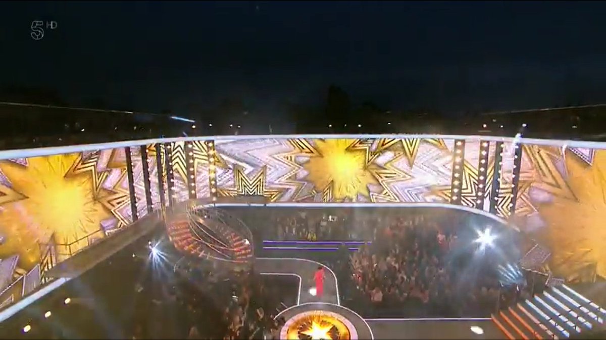 vodimtenigranku's tweet photo. The 2016/2017/2018 set was so pretty and versatile, the ITV one is not even close. #BBUK https://t.co/R0p1OA4Llg