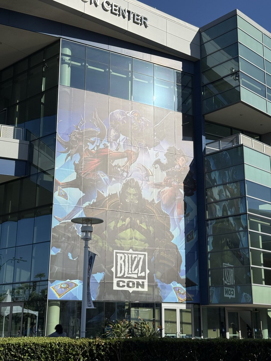 bluesparks's tweet photo. Blizzcon Day 1 #blizzcon https://t.co/3H8ssMjIkw