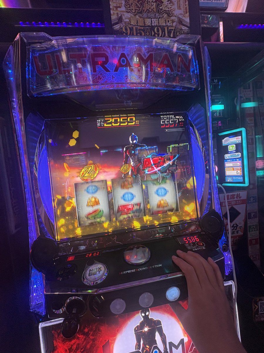 KumataKomasan's tweet photo. クソ消費めんどいって、、
色目押し苦手やのに！
#スロット
#ウルトラマン
#ウルトラマン最終決戦 https://t.co/PkaFMEj6BG