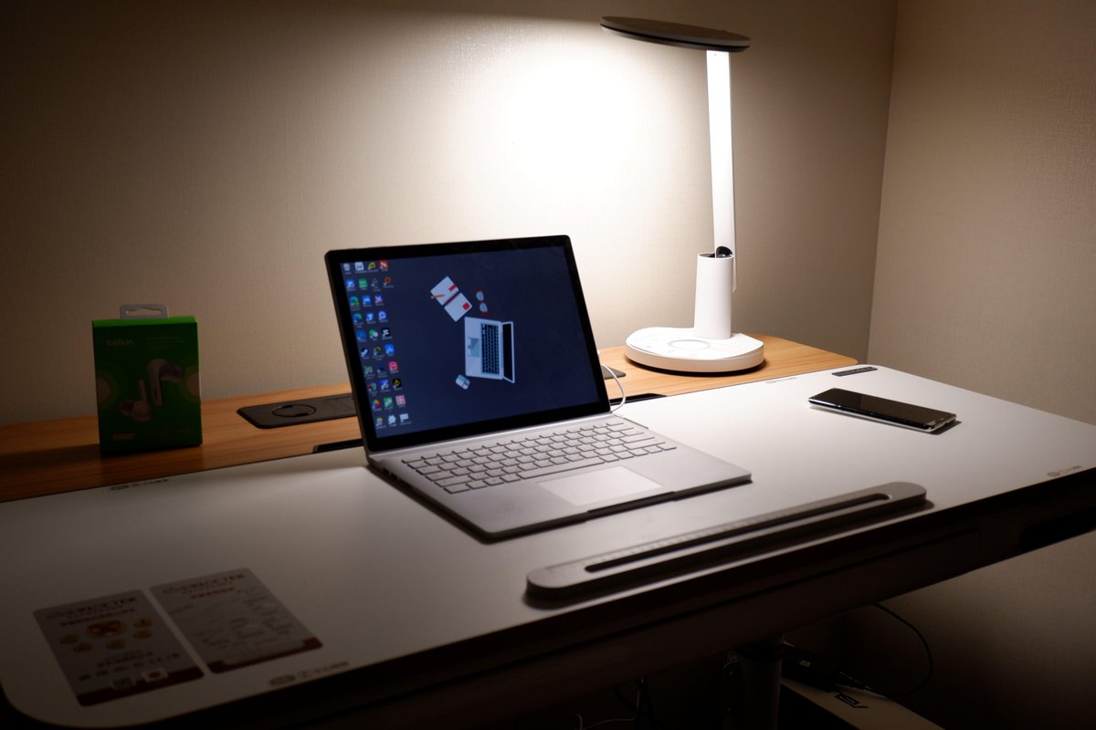 DeryaKurtkeap's tweet photo. My minimal, productive desk setup for deep work: a compact laptop, a plant, and a notebook to jot down ideas. No clutter, just focus.， https://t.co/P9c7lPvwo3