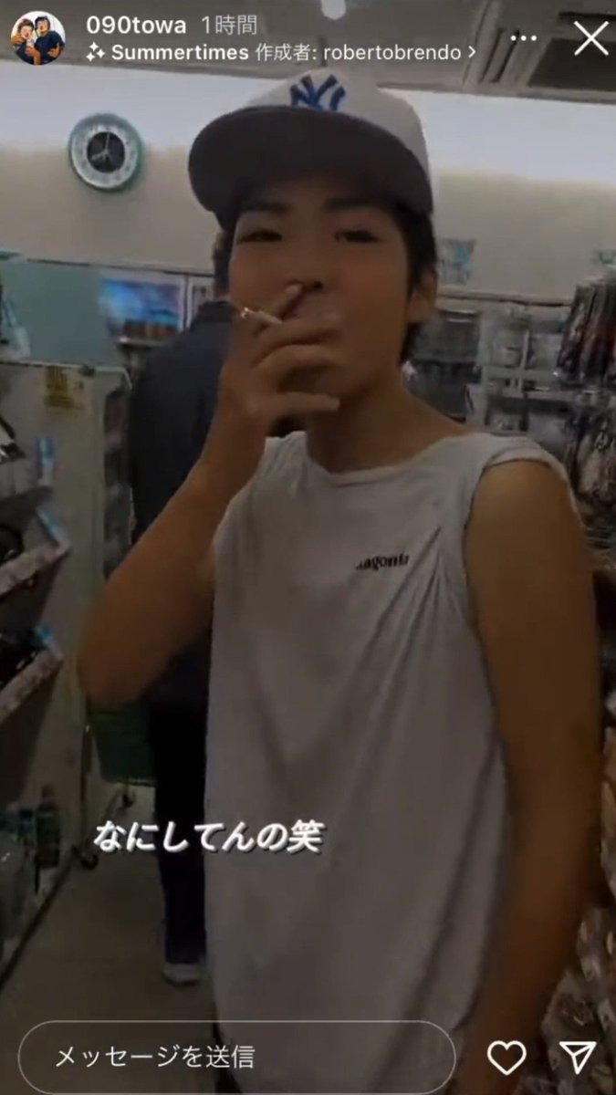yurie584's tweet photo. コンビニ店内で喫煙＆商品棚に灰を落とす迷惑動画、悪質すぎて言葉が出ないわ…。

マナー違反というレベルを超えて、商品の汚損による器物損壊や威力業務妨害にも問われかねない重大な迷惑行為。SNSで目立とうとして人生を台無しにする典型例だし、店側の毅然とした対応と損害賠償を求めてほしいな。 https://t.co/4UFZBX0irk