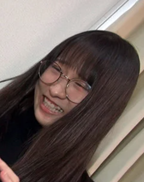 SamirKazi8's tweet photo. 黒タートルに丸メガネの知的なお姉さんって良くない？

彼女の詳細は↓
【https://t.co/I485HuQba8】 https://t.co/f9lgnkcwTB