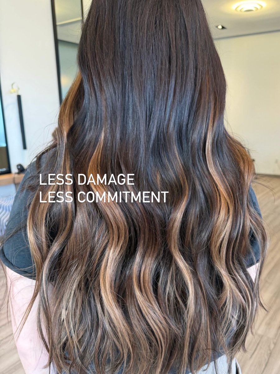 FrancescaP7k's tweet photo. A little known secret in the industry is that you don’t actually have to color your hair to get highlights. We can create a beautiful dimensional balayage look by expertly layering different colors of extensions! Completely chemical free. And when https://t.co/QBgZkZVnd8