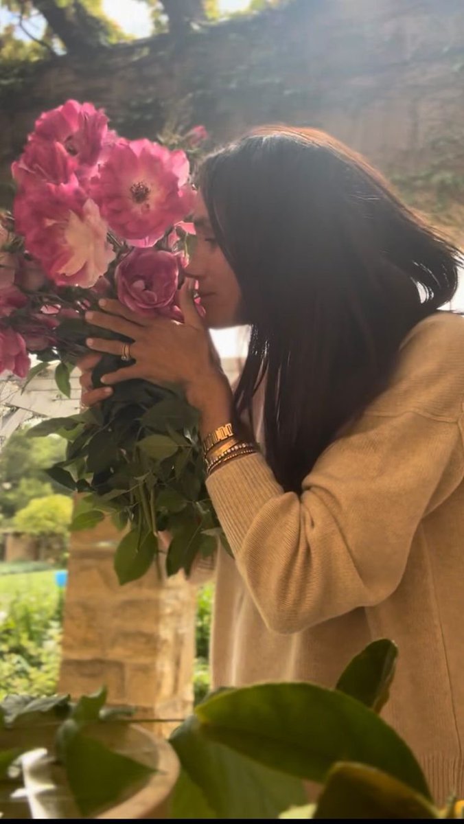softl1a's tweet photo. Querida tia Delfina… Hoje celebramos seu aniversário, essa data tão especial, a desejo tudo de mais lindo e próspero, pois quero sempre vê-la sorridente, meu amor pela senhora é mais do que de tia e sobrinha, é como se mãe e filha, obrigada por ser meu apoio e suporte, te amo❣️ https://t.co/dbRmL7NF7S