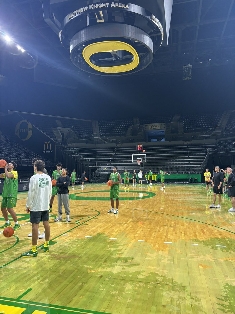 StevenTsui27's tweet photo. It was so cool to finally see the legendary Matthew Knight Arena. Thank you @OregonMBB and Coach Scott McByrne for the hospitality and wish you guys best of the luck this season. https://t.co/7DkXjGRwE5