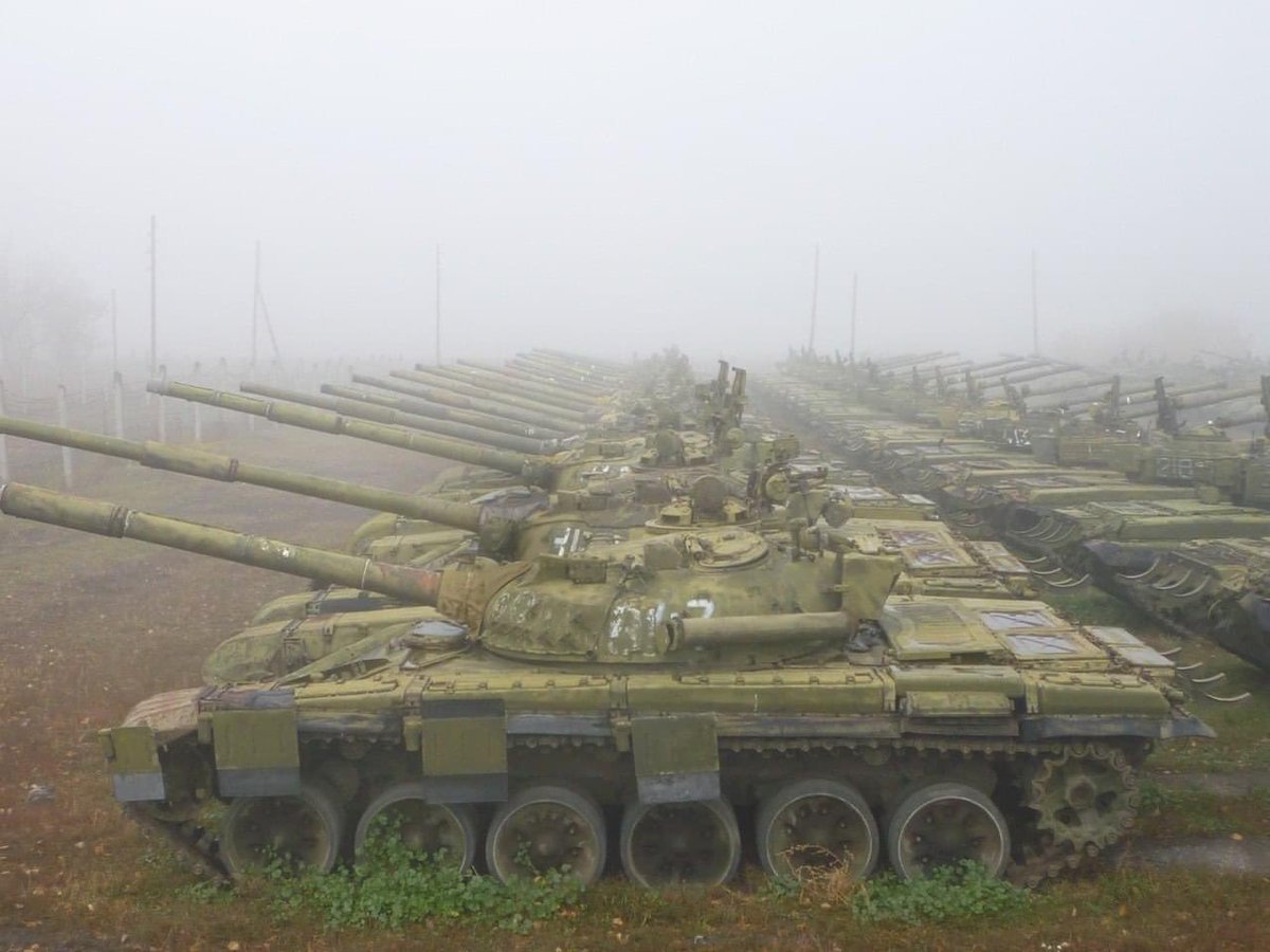 ADoda343's tweet photo. Ранние Т-72 Урал на хранении где-то в России.
#ОБТ #ДХ #ВС_РФ #Танковые_войска https://t.co/bULsv5K2iI
