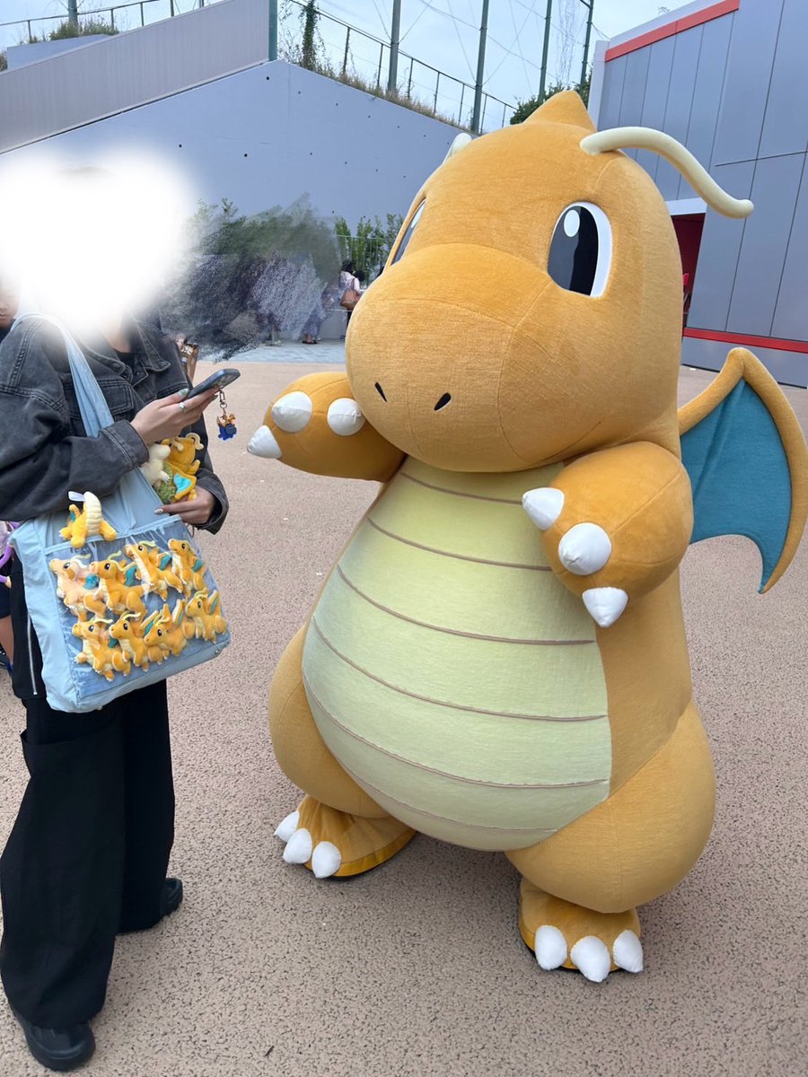 shachiku_aoki's tweet photo. これは私のバックを見て驚き、合計何匹いるか数えているカイリュー
 #ポケパーク
 #ポケパークカントー https://t.co/FLr41QokUG