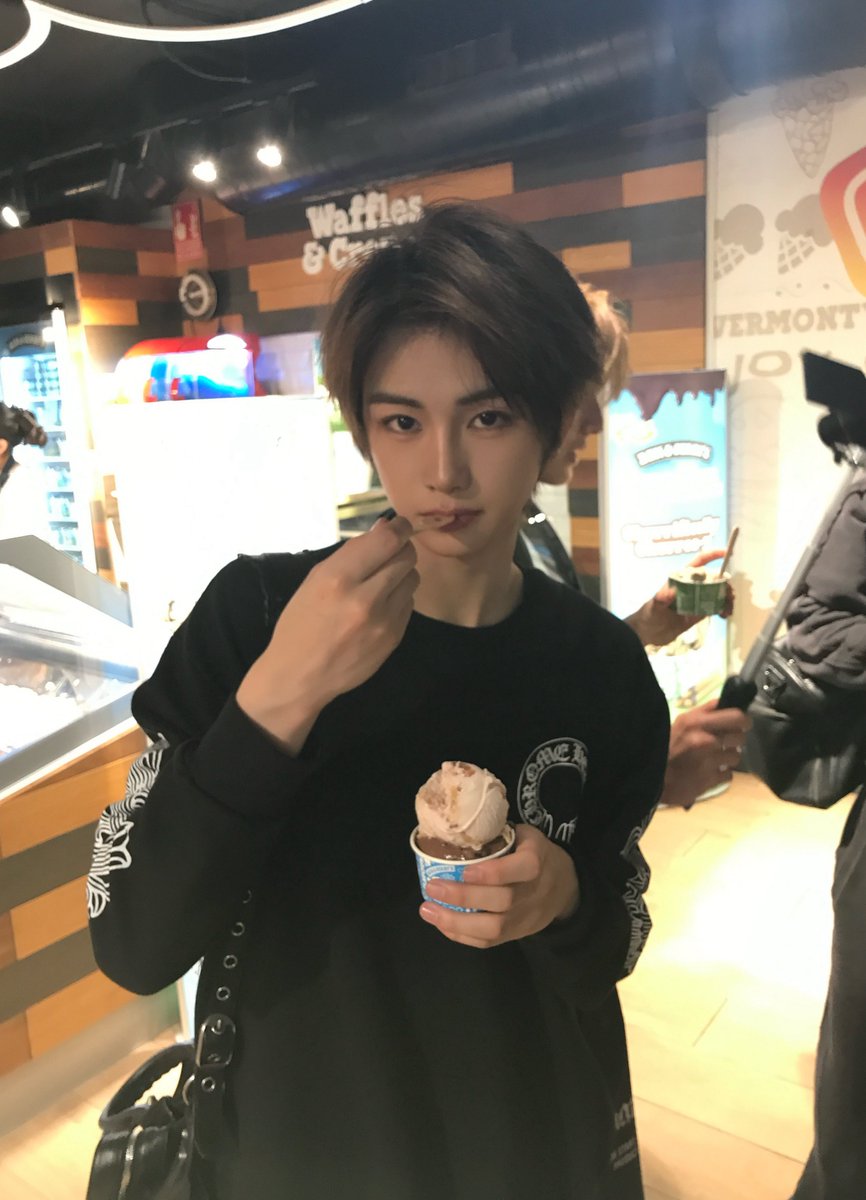 ALD1_official's tweet photo. 같이 아이스크림 먹을래🍦

#ALPHADRIVEONE #ALD1
#알파드라이브원
#ANXIN #안신 https://t.co/tFLwJfXD5W