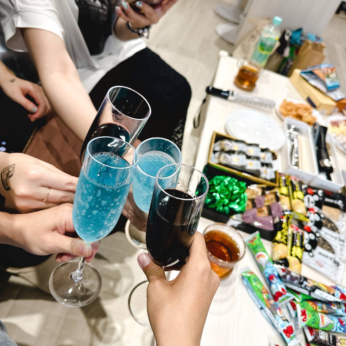acamar306's tweet photo. 令和にね、誕生日会、楽しいね https://t.co/phJcB65KXb