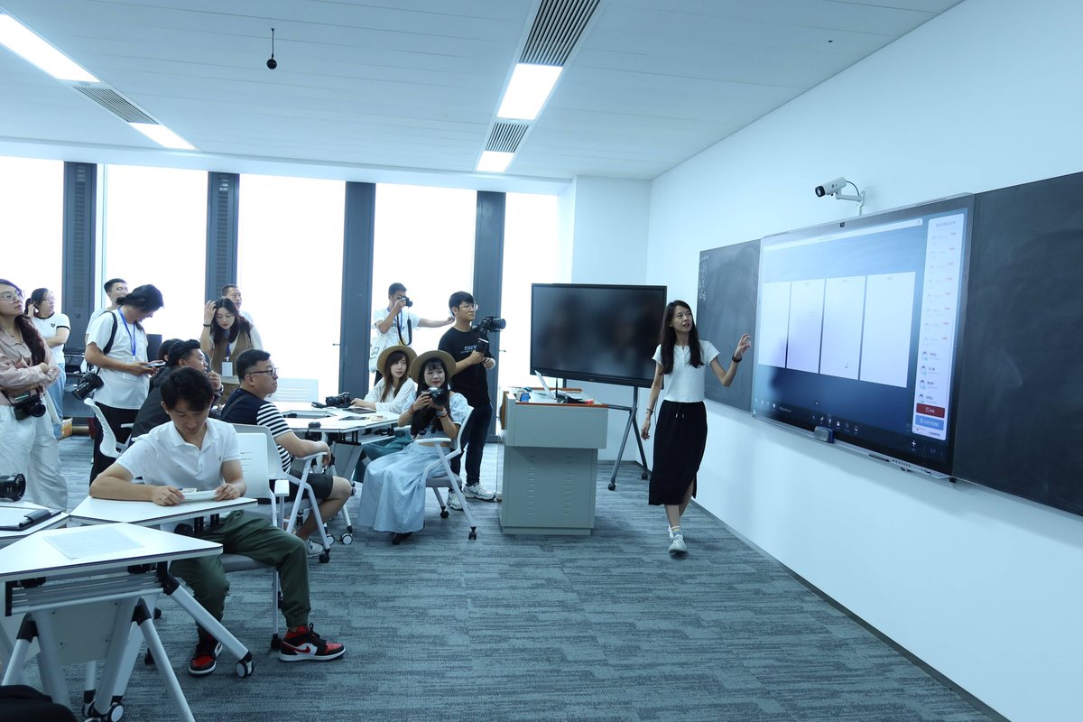 dohaa117689's tweet photo. Just wrapped an inspiring workshop on modern data visualization! Learned how to turn complex datasets into actionable insights with Tableau and connected with awesome peers. Big thanks to the organizers for making it so insightful!， https://t.co/7ZsZuCD4Cj