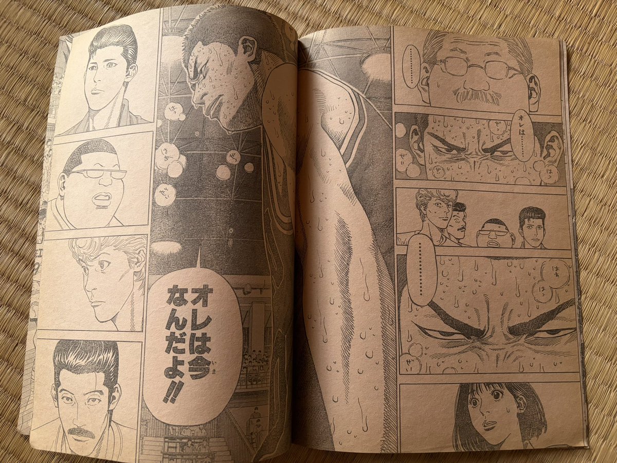 tar02's tweet photo. うちの姉がジャンプから切り取ってラスト40話分保管してたスラムダンクがまさかのまだ残ってました。 https://t.co/YlWrI9kvJR