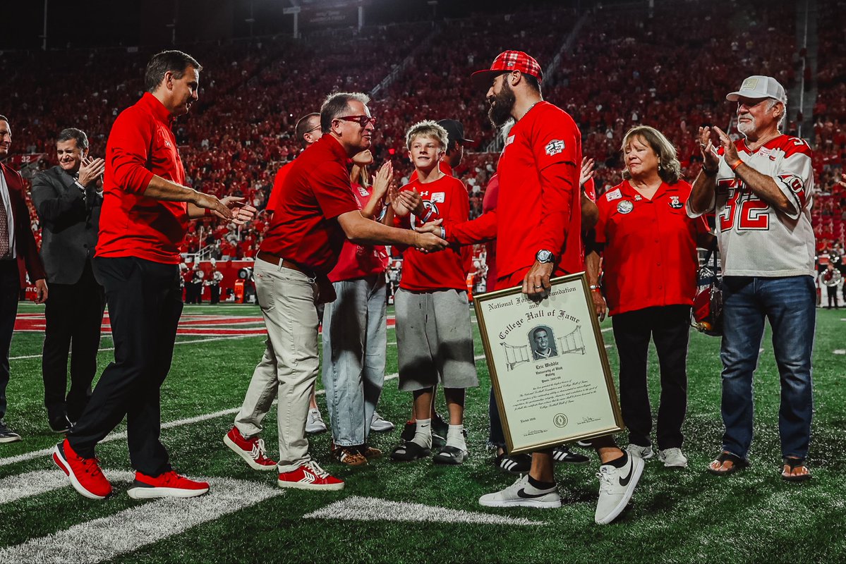 utahathletics's tweet photo. Forever Enshrined ❤️

Tonight, Eric Weddle joins our Ring of Honor — forever apart of Rice-Eccles. @NFFNetwork will be inducting him later this year into the College Football Hall of Fame ❤️ 

#GoUtes https://t.co/ADCOj1L1OH