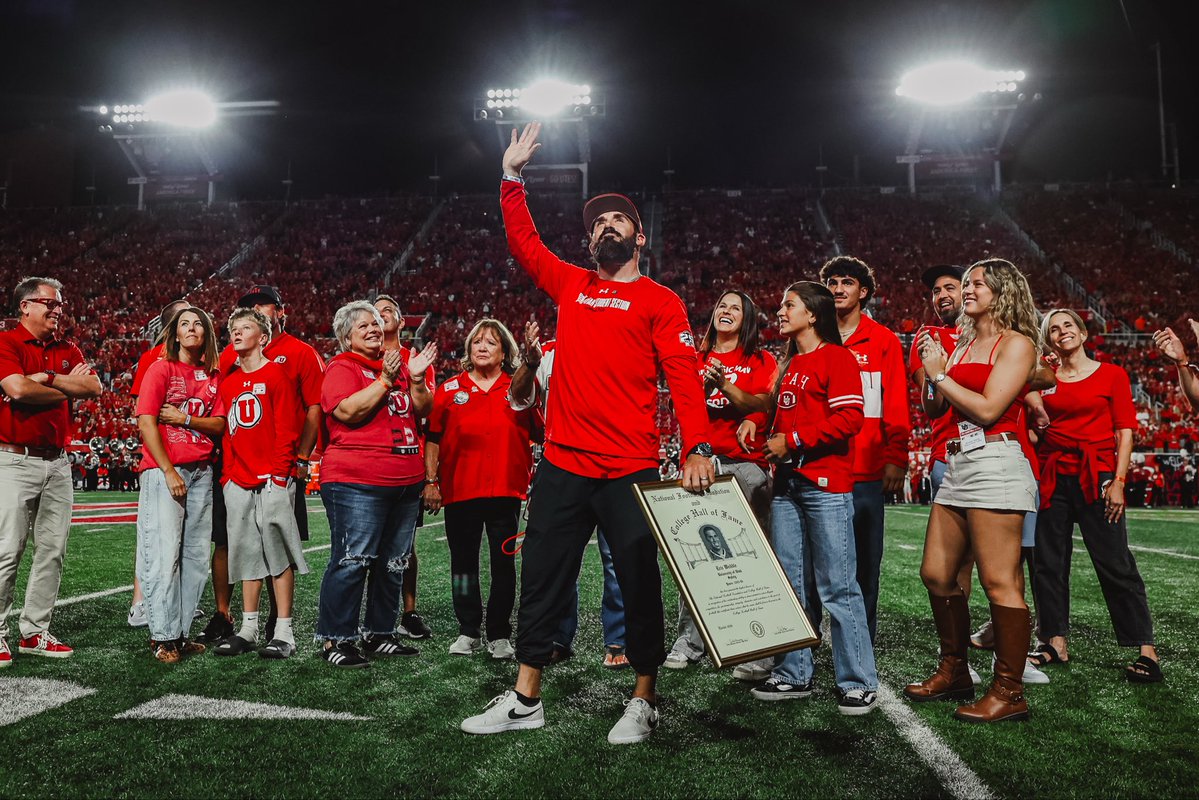 utahathletics's tweet photo. Forever Enshrined ❤️

Tonight, Eric Weddle joins our Ring of Honor — forever apart of Rice-Eccles. @NFFNetwork will be inducting him later this year into the College Football Hall of Fame ❤️ 

#GoUtes https://t.co/ADCOj1L1OH