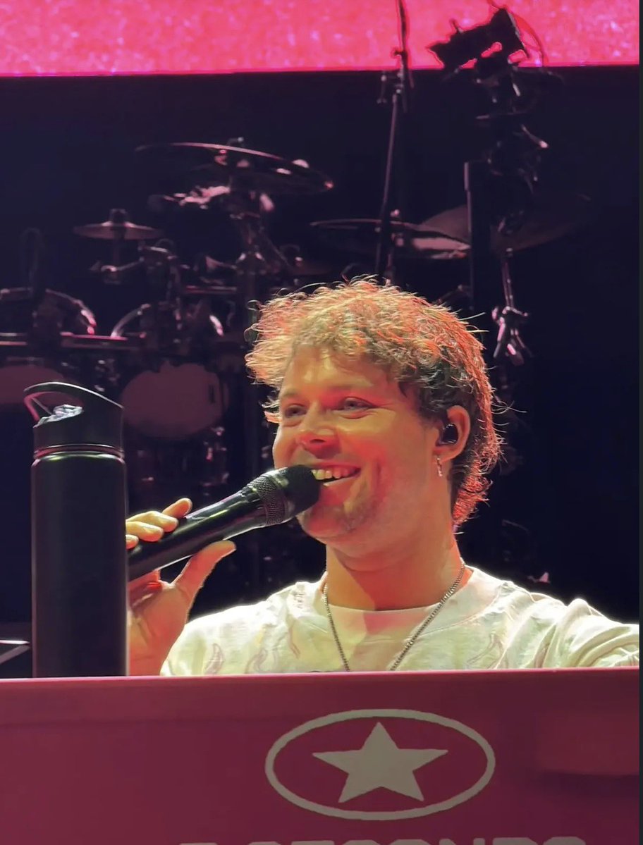 AITummyArchive's tweet photo. Get well soon precious man ❤️ we love you https://t.co/Xf0TzJ2VoC