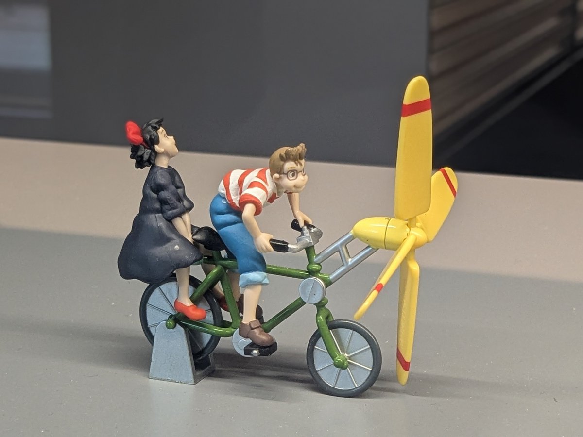 taro8n's tweet photo. 堺の自転車博物館行って貴重な自転車いっぱいあった中で、一番テンション上がったのトンボとキキのフィギュア🚲️ https://t.co/BDkd6oHVad