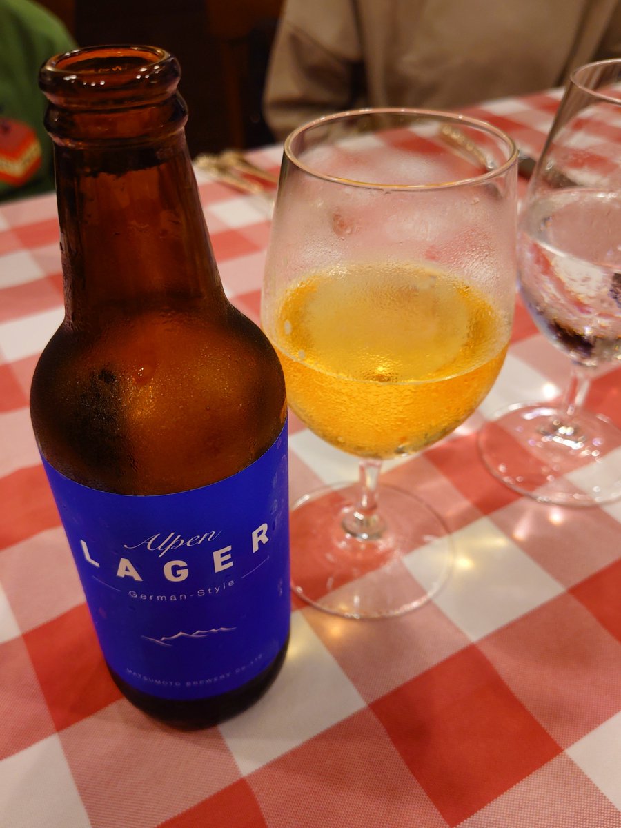 miikolovesbeer's tweet photo. 夏旅③
上高地だよーめっちゃ晴れてて最高。
しかも帝国ホテルに宿泊。幸せー。松本ブルワリー、美味しかった。ふるさと納税したい。
しかーし、上高地なのに子どもが長距離歩けなかったのが…。笑
次は奥飛騨に２泊して、中日に上高地ハイキングしたい。 https://t.co/o1H0Ku5m1n