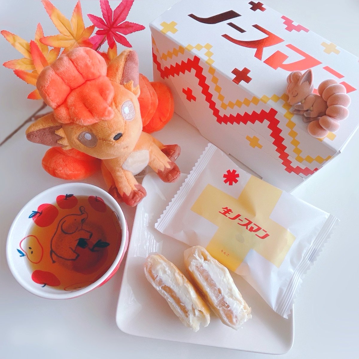 sky_hima26's tweet photo. ⏦ﾟ♡今日のおやつ♡ ⏦ﾟ

『#ノースマン JR東京駅店』さん
秋限定🍁生ノースマン りんご🍎️ᩚ

昨日はポケセン新商品発売日✮⋆*
🎃️ྀི𝒫ℴ𝓀é𝓂ℴ𝓃 ℳ𝒶𝑔𝒾𝒸 ℋℴ𝓊𝓇 ℐ𝓁𝓁𝓊𝓈𝒾ℴ𝓃!🧡️ᩚ
ハロウィンアロライ可愛いすぎるꕀ◓⃙⁣ Ϟໂ‧͡‧̫ໃ⚡︎ˎˊ-
ゾロアマカロンは息子に🎁

#ポケモン https://t.co/X84NNhlF2Q