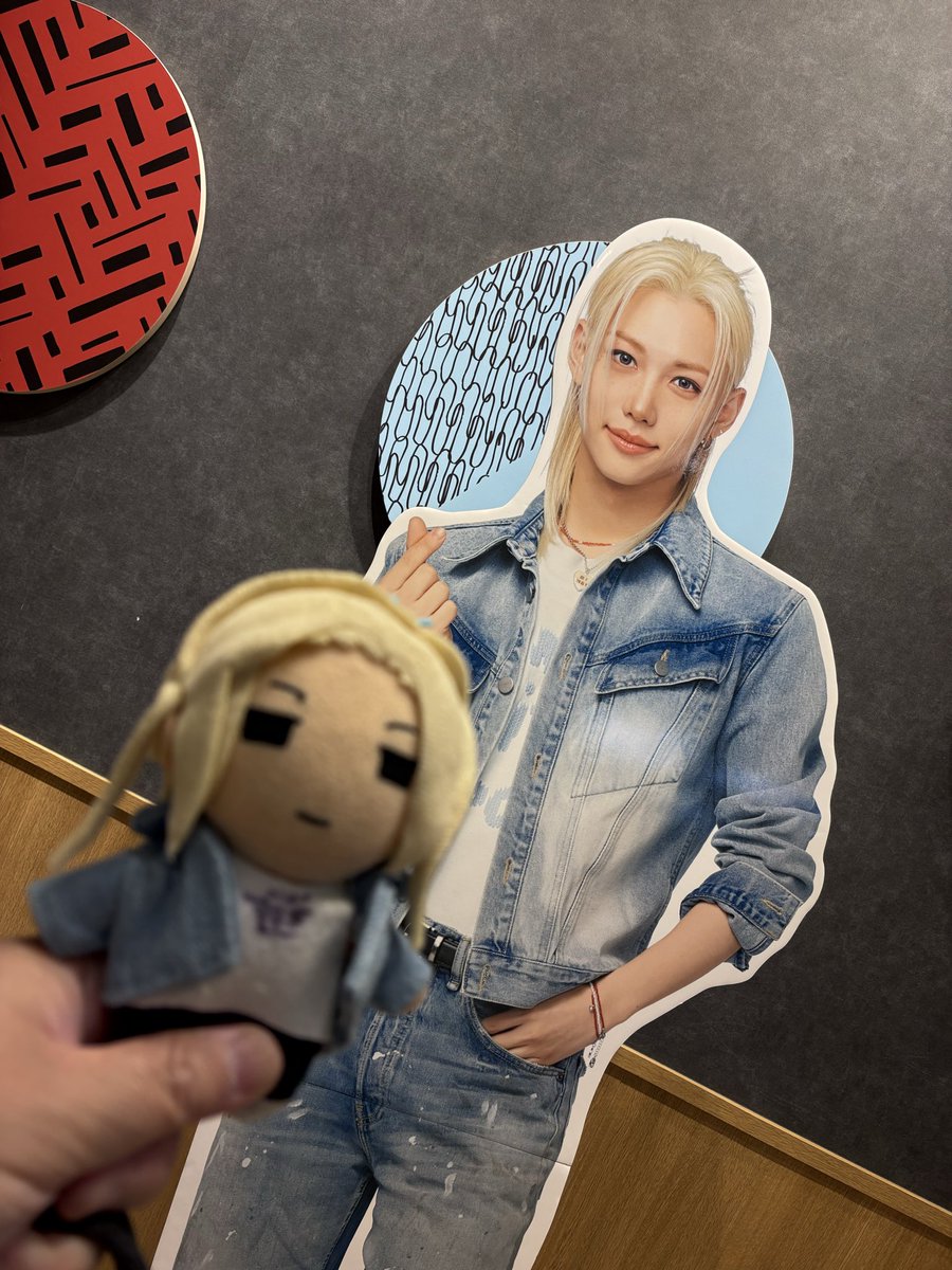 aki183210111001's tweet photo. ゴンチャに来たらルカいたw違うが、似てる。持ってきてたぬいと写真撮ったけど服も似てたw https://t.co/qNnOIAn7JV