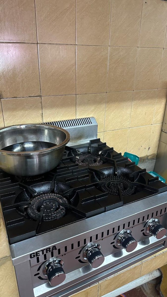 putriahp's tweet photo. Dijual barang ex resto saya ya.
Pembelian baru dan pemakaian baru 4bulan.
- kompor wok kwali range
- kompor stove 4 burner
- kompor stock pot
- double kitchen hood + double blower
Detail DM ya kak
Barang ada di Jogja https://t.co/6dhvvlR8UD