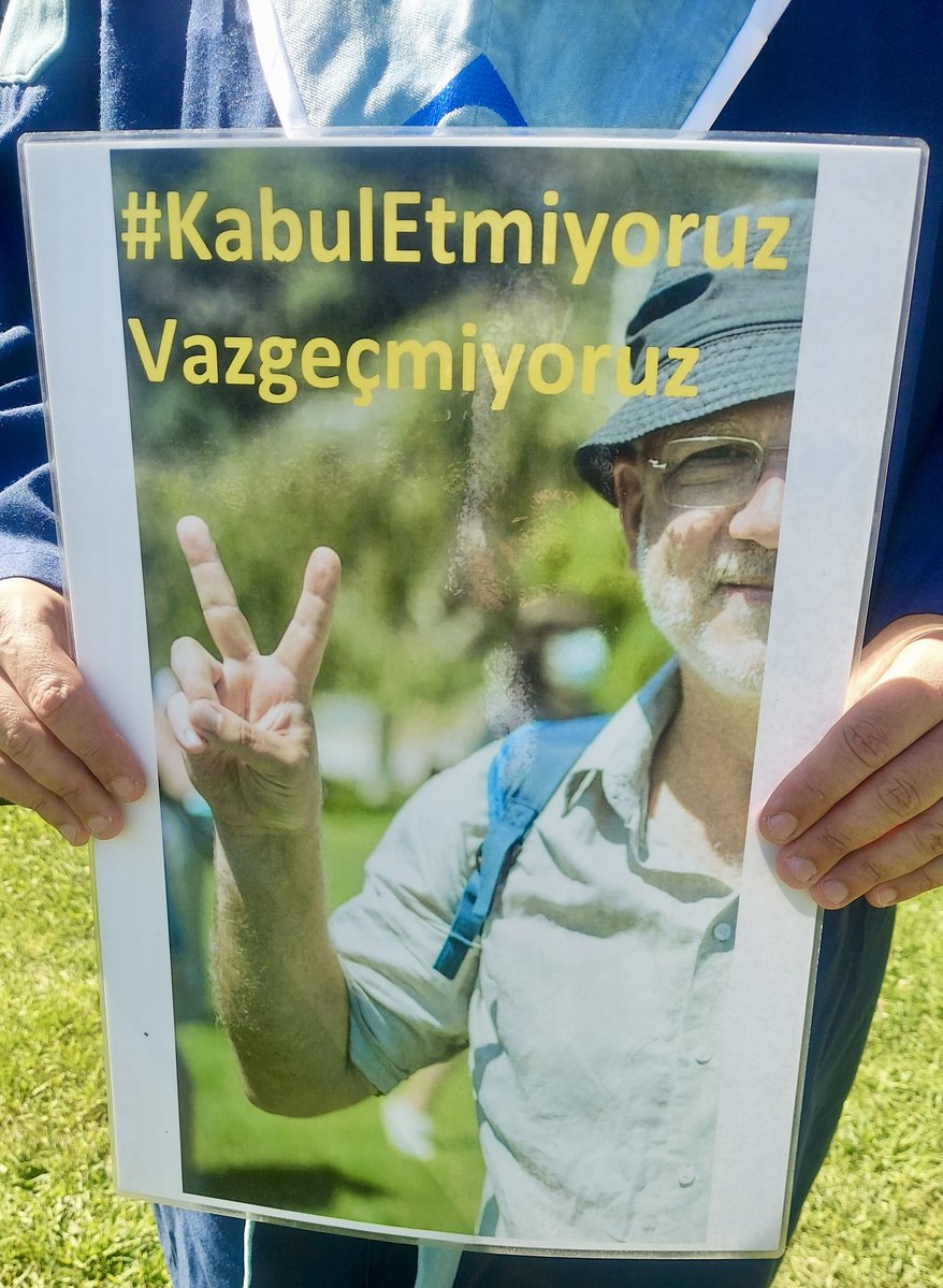 yunusunbabasi's tweet photo. 11 Eylül 2026 Boğaziçi Üniversitesi Akademisyenleri Nöbeti no. 1393. Direnişin 6. yılı/2077. günü @UniBogazici #KabulEtmiyoruzVazgeçmiyoruz
September 11, 2026 Bogazici University Faculty Vigil #1393/6th year/2077th day of the resistance @unibogazici_en #WeDoNotAcceptWeDoNotGiveUp https://t.co/y7njhmzqFq