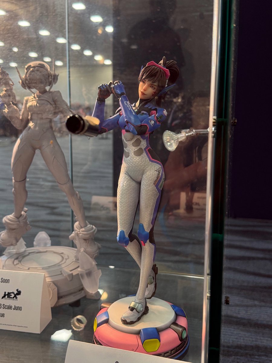 JeffMcdickhead's tweet photo. @pampurins @hexcollectible @PlayOverwatch @Blizzard_Ent i took these earlier today! (ignore finger reflection) https://t.co/HMDD1ytNXc