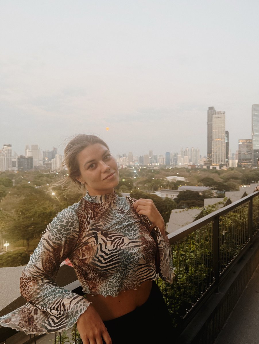 RegineHencdl1's tweet photo. In a few years I’ll finish my French 🦋✨, learn Thai, move to Bangkok and become a 4-language commercial broker. If not, I’ll move to Northern India, live with Tibetan refugees and devote my life to the belief in freedom. 🏔️
Still haven’t decided https://t.co/j0OsTqejWQ