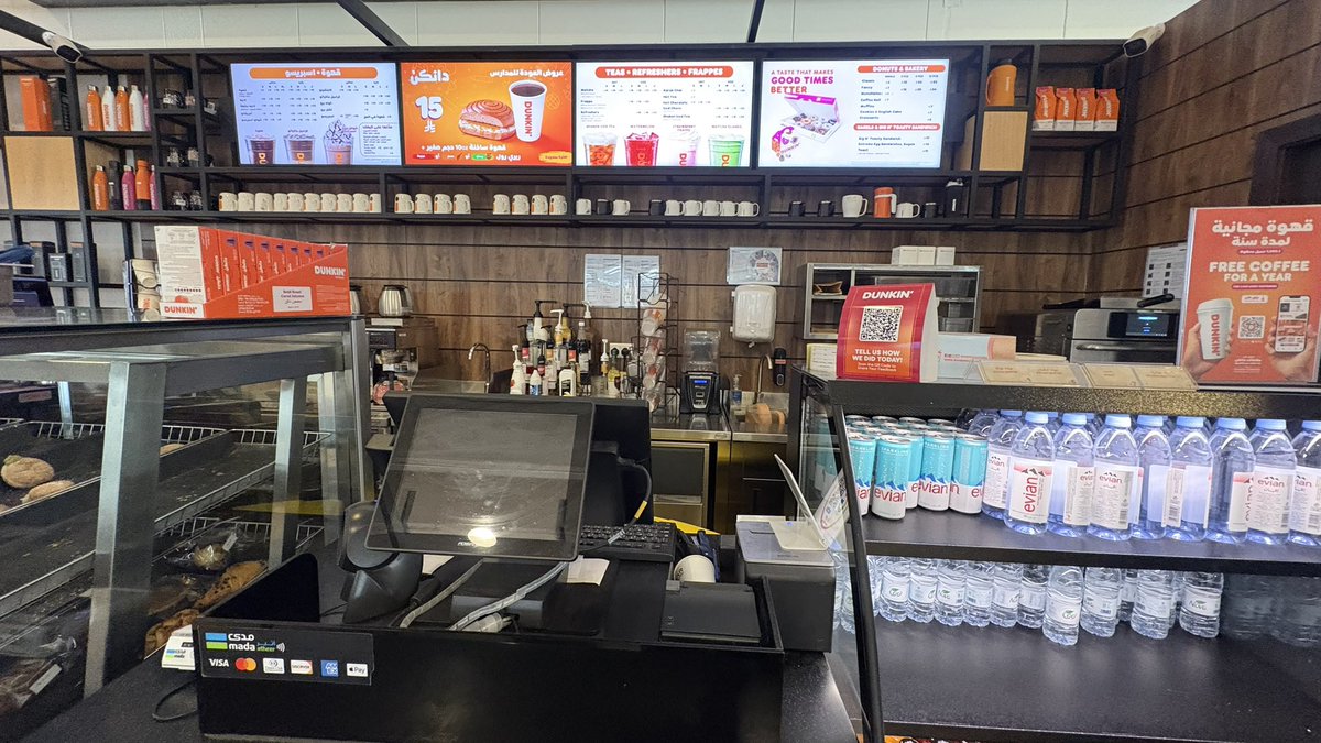 Naprocom's tweet photo. @DunkinDonutsKSA هذي المره الرابعه اللي اجي و لا احصل الموظفين!!! لازم اذور احد يطلعهم لي من الغرفه اللي داخل!!! فرع قطار سار https://t.co/wM5wAtSbnn