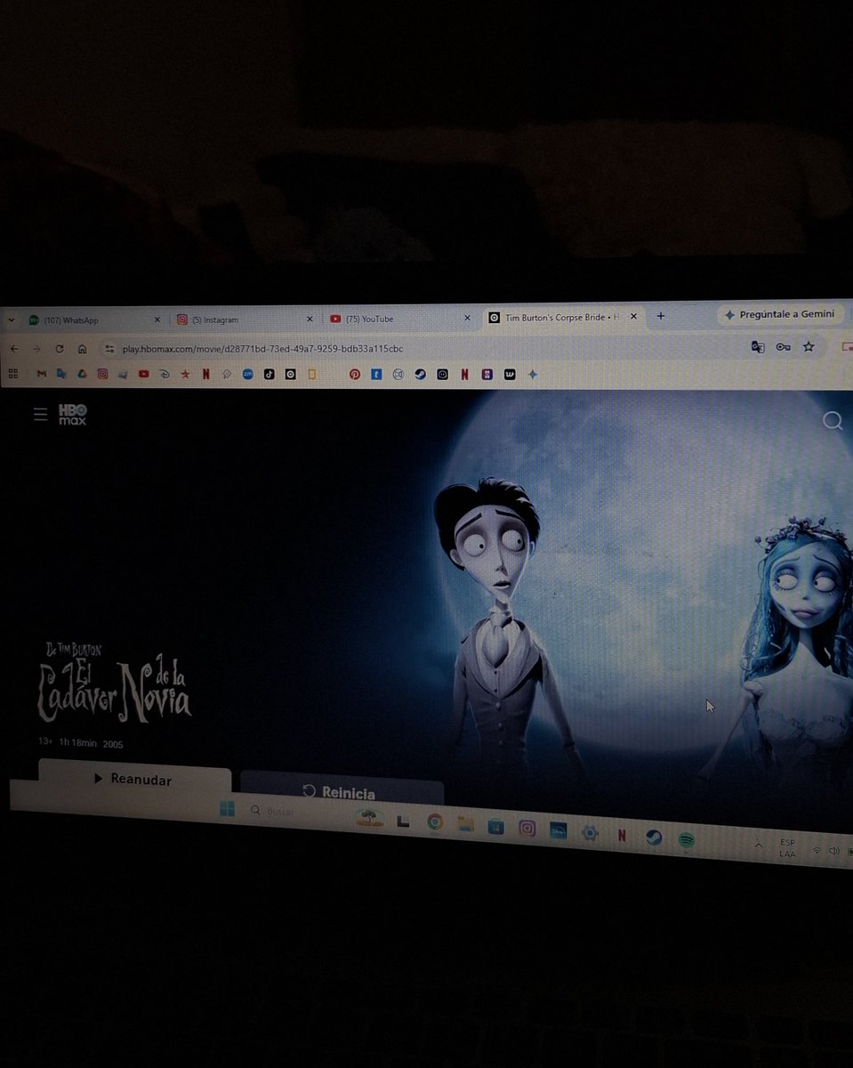 valiiiok's tweet photo. nochecita de pelisss💕 https://t.co/pLdXOgYxMJ