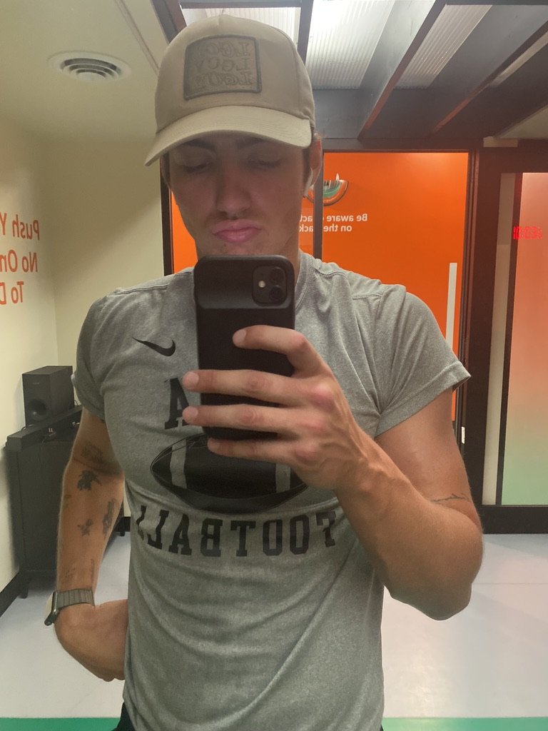 Ryanchase00's tweet photo. 😑🤭 https://t.co/Sw1AJ5wu1D