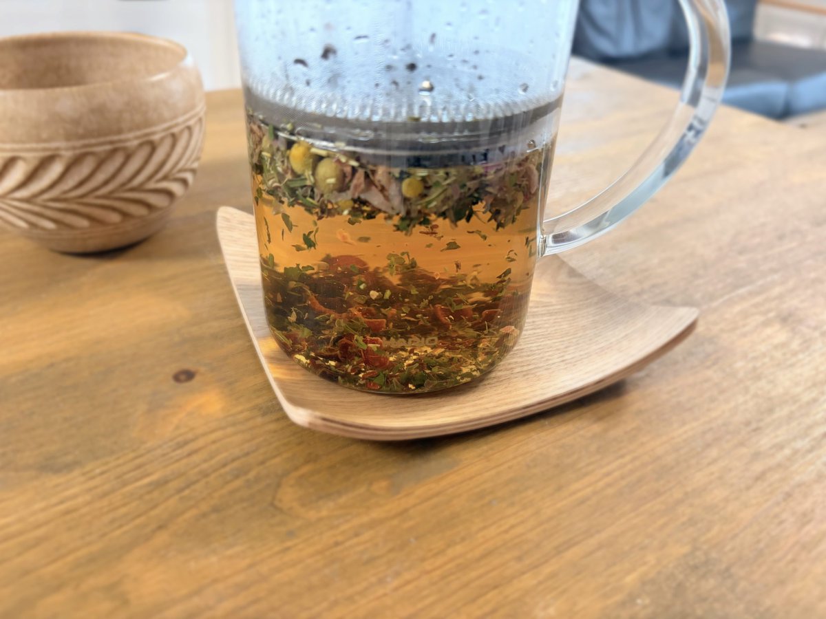 hello_kisetsu63's tweet photo. 久しぶりに日差しが出たので窓を開けたら、秋の虫とセミが鳴いてた。 https://t.co/qP0vxmE5t8